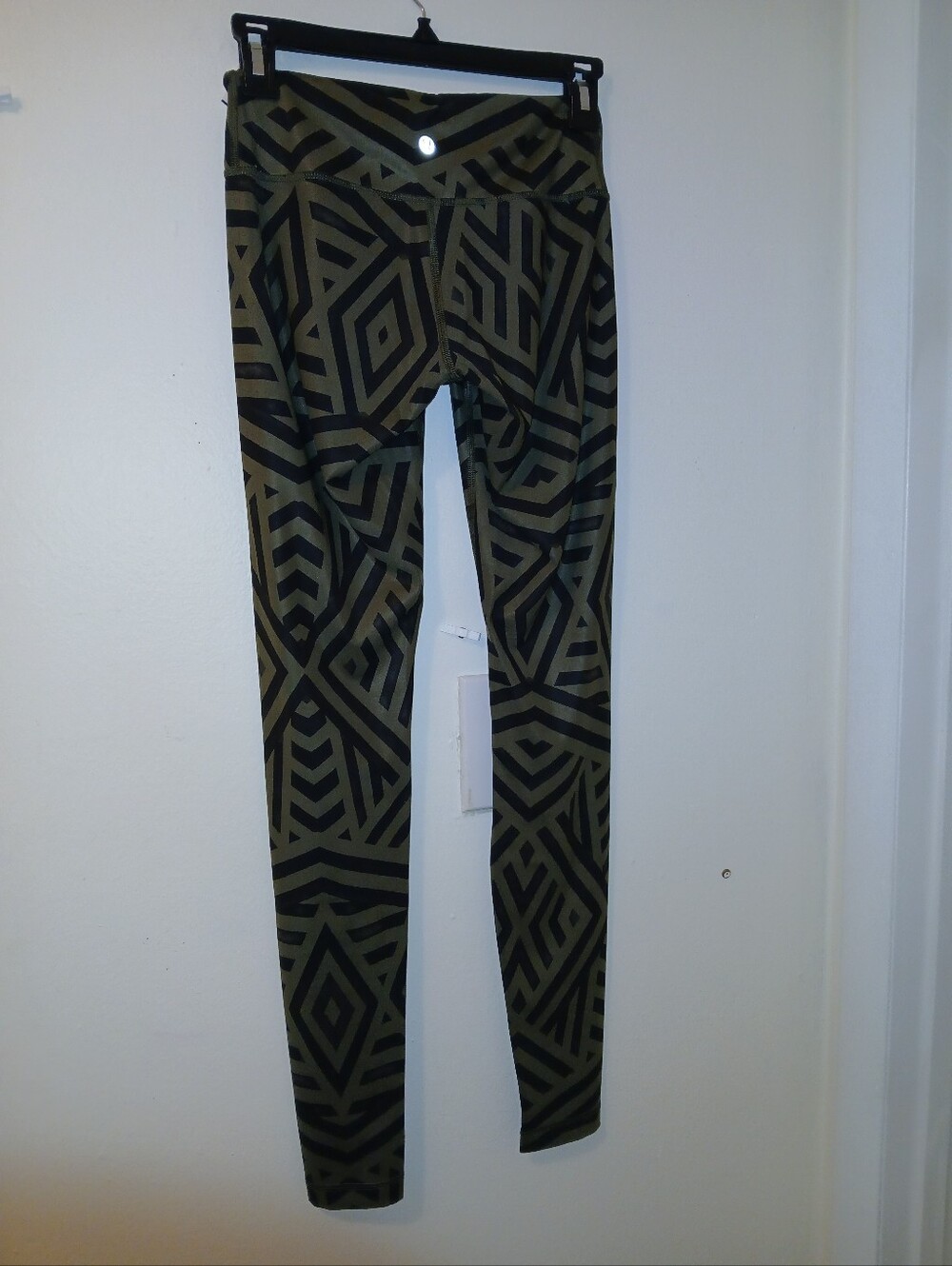 lululemon athletica Olive Green and Black Geometric Leggings - Picture 3 of 3
